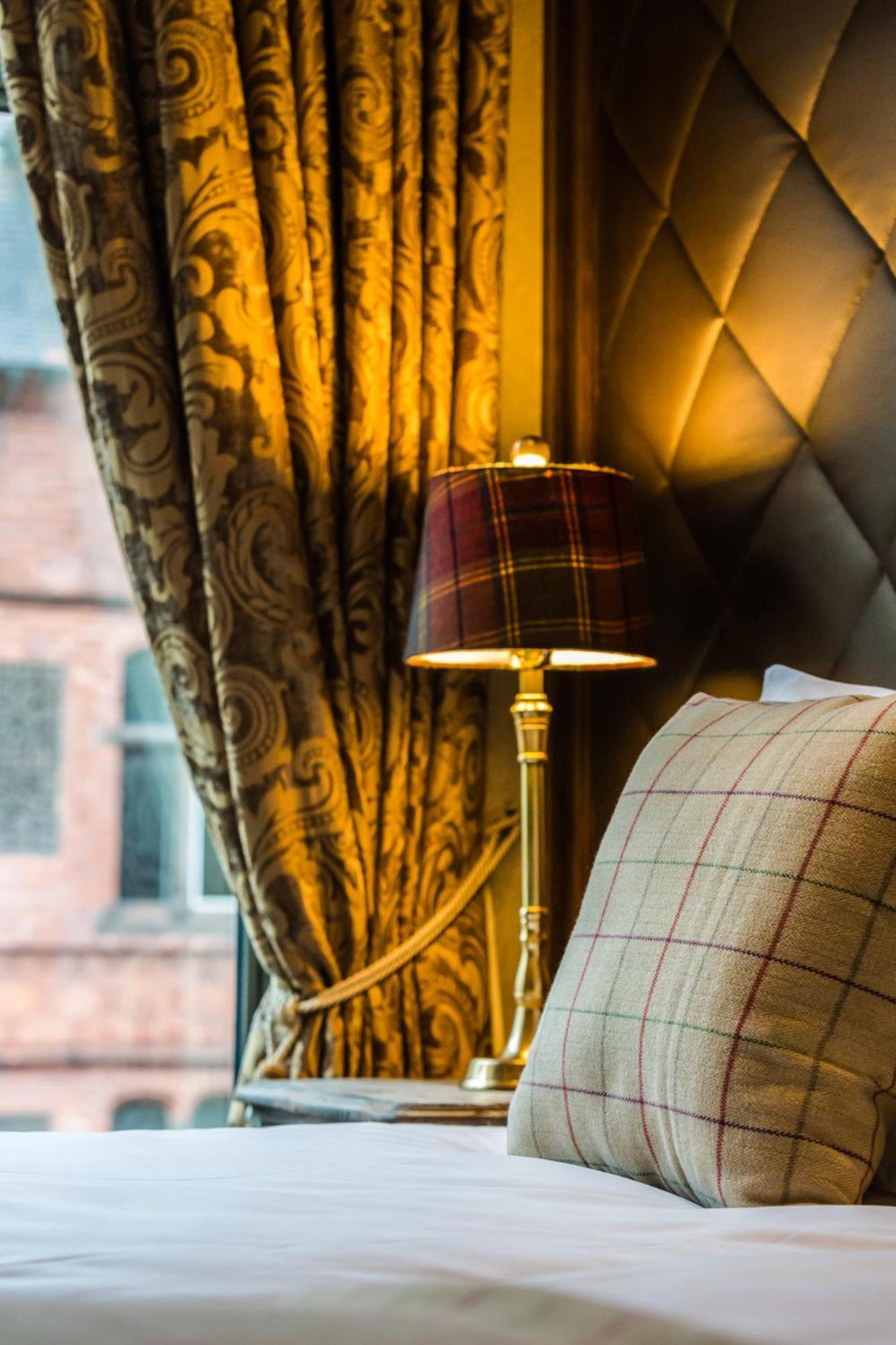 The Shankly Hotel Liverpool Room photo